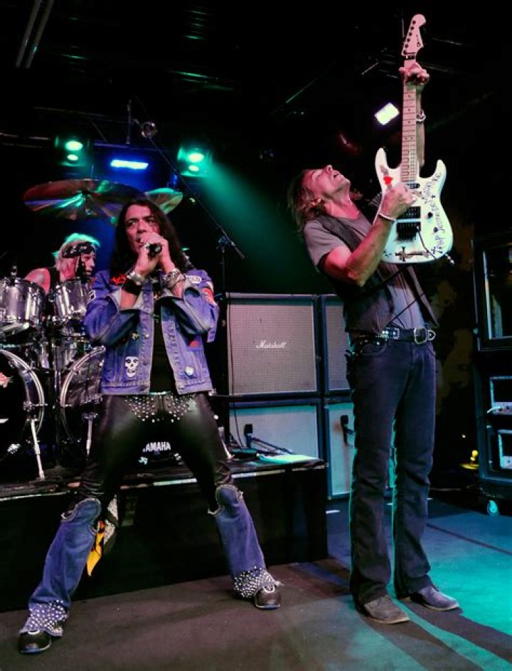 Warren Demartini Bio, Wiki, Age, Wife, Children, Charvel, Songs, Updates, and Net Worth.