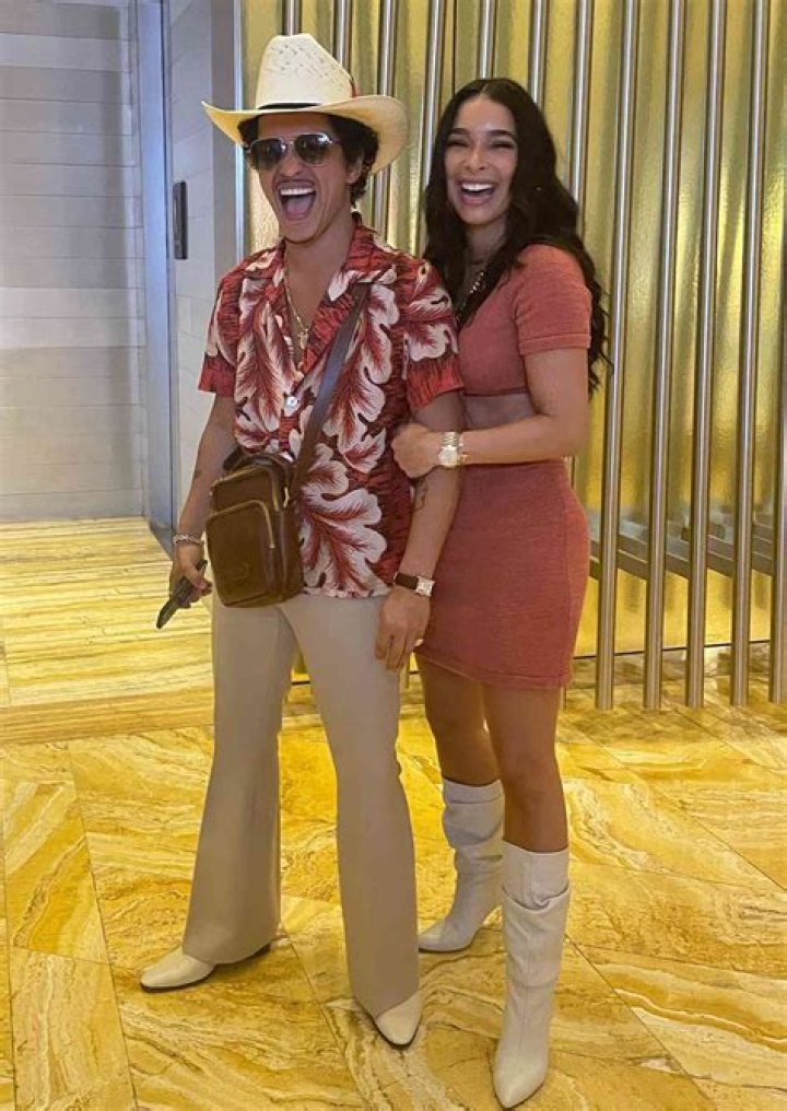 Weird Bruno Mars Relationships, Girlfriends, Wife, Married, Dating History