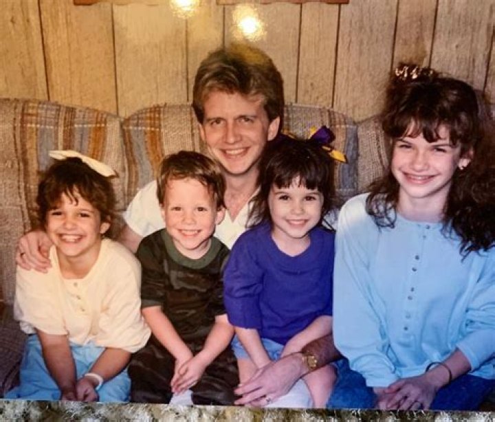 Wendy Chabert Biography, Wikipedia, And Age: Meet Lacey Chabert Sister, Siblings, Parents and Family