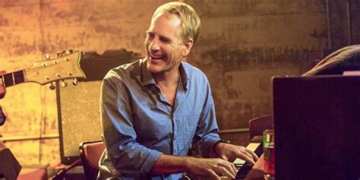 What ethnicity is Scottbakula? Does Scott Bakula really play piano?