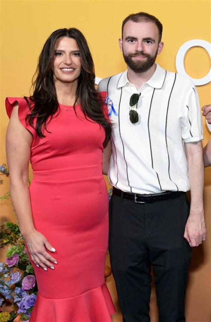 What Happened To Taylor Tomlinson Mom Angela Browning? Details On The Comedian Dad And Parents