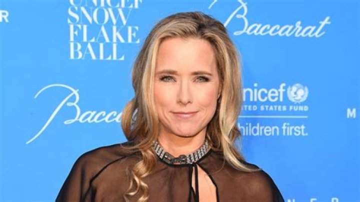 What happened to Téa Leoni? What is she doing now? Biography