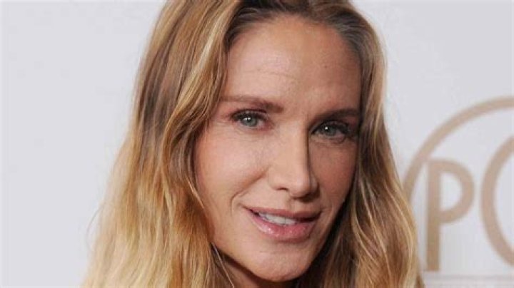What happened with Kelly Lynch?