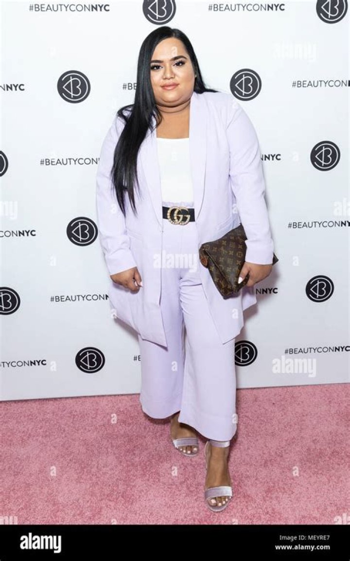 Where does Nabela Noor live?