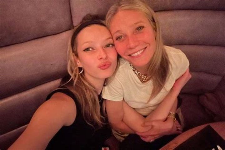 Where Is Apple Martin Going To College? Gwyneth Paltrow Look-Alike Daughter Is 18 Already!