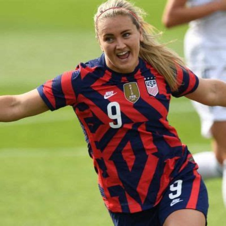 Who Are Lindsey Horan Parents? Meet Mark Horan And Linda Horan: Family And Religion