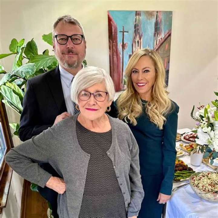 Who Are Sutton Stracke Mother Reba And Father John T. Brown? Everything On Her Parents And Family