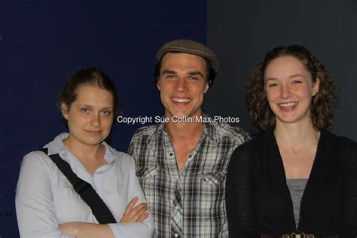 Who Is Amanda Quaid? Meet Randy Quaid Daughter, Family And Net Worth