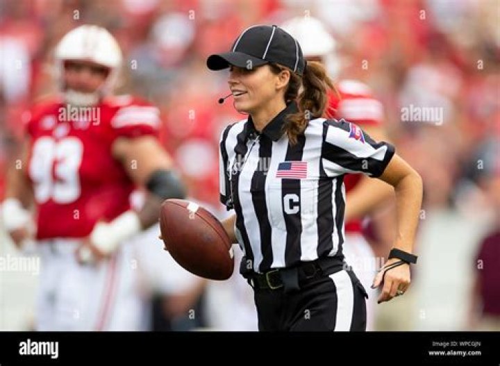 Who Is Amanda Sauer? Find The Age And Wikipedia of Female College Football Referee