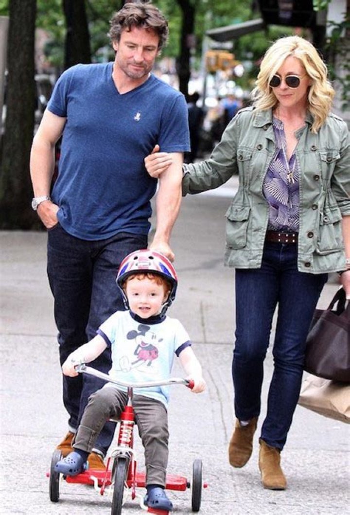 Who Is Jane Krakowski Husband Robert Godley? Children And Relationship Status- Are They Still Together?