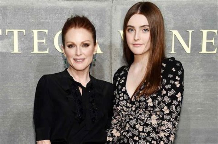 Who is Julianne Moore’s daughter? Where does Julianne Moore’s daughter go to college? Is Julianne Moores daughter an actress?