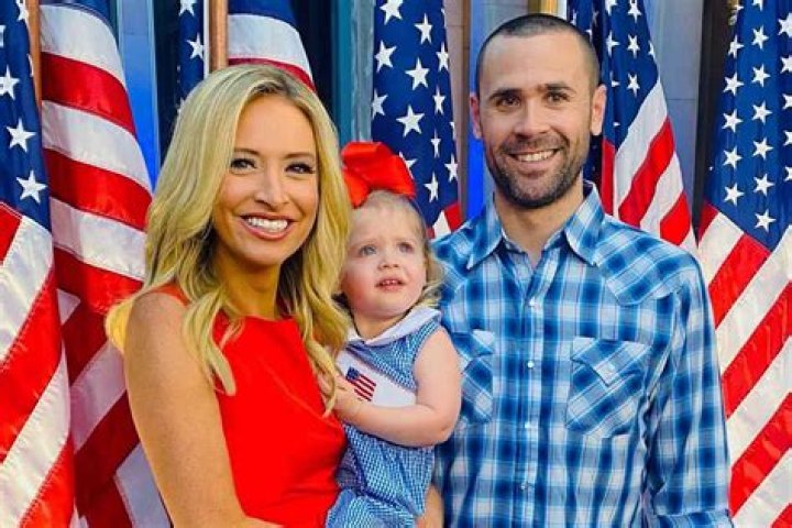 Who is Kayleigh McEnany? Bio, Net Worth, Facts, Married, Husband, Salary, Parents, Nationality, Family, Age, Height, Wiki, Books, Education, Party