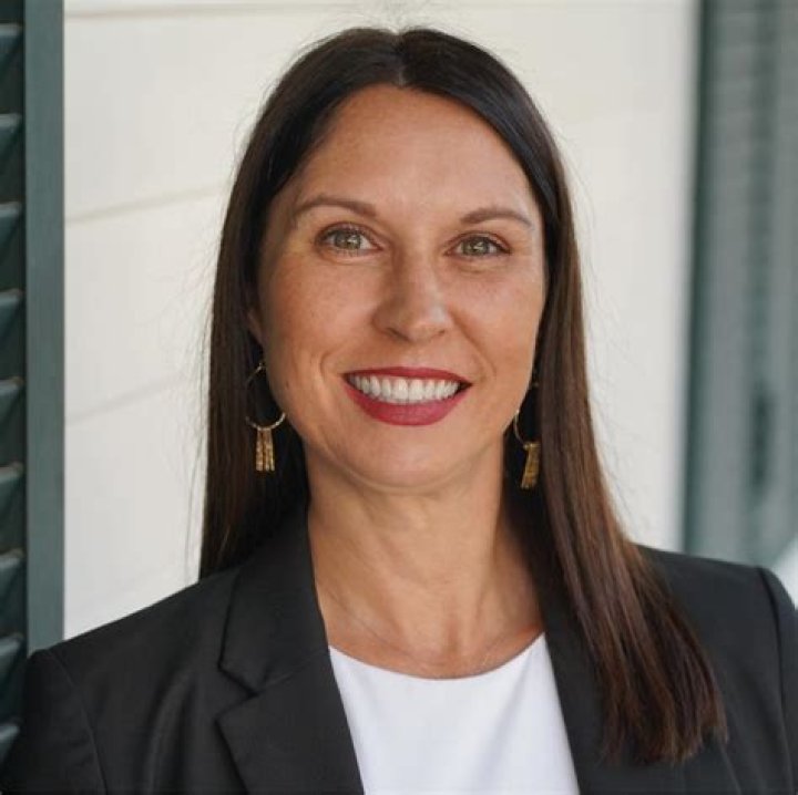 Who Is Realtor Nicole Young? Our Team Husband Age & Net Worth