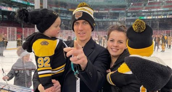 Who is Tomas Nosek’s wife? The hockey player’s longtime partner Eliska Noskova