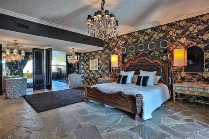 Who is Zsa Zsa Gabor? Find Net Worth, Quote, Awards, Fact, Wiki