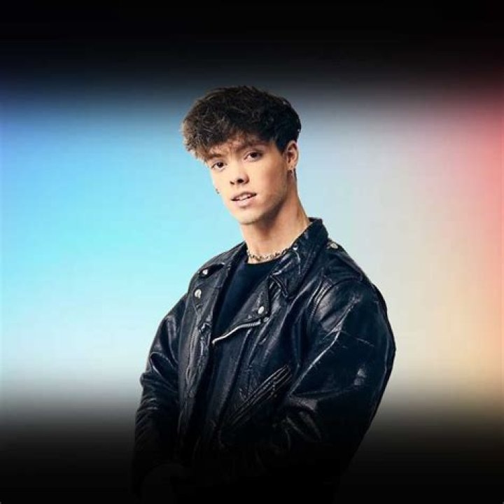 Zach Herron (Singer) Wiki, Age, Biography, Height, Affairs, Net Worth, Measurements, Girlfriend, Career, Family