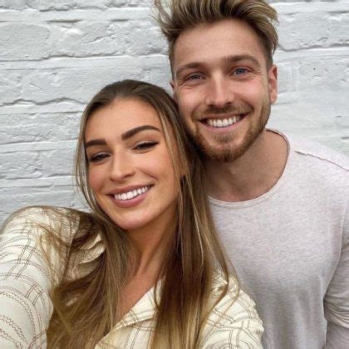 Zara Mcdermott Age, Wikipedia Boyfriend Instagram & Net Worth